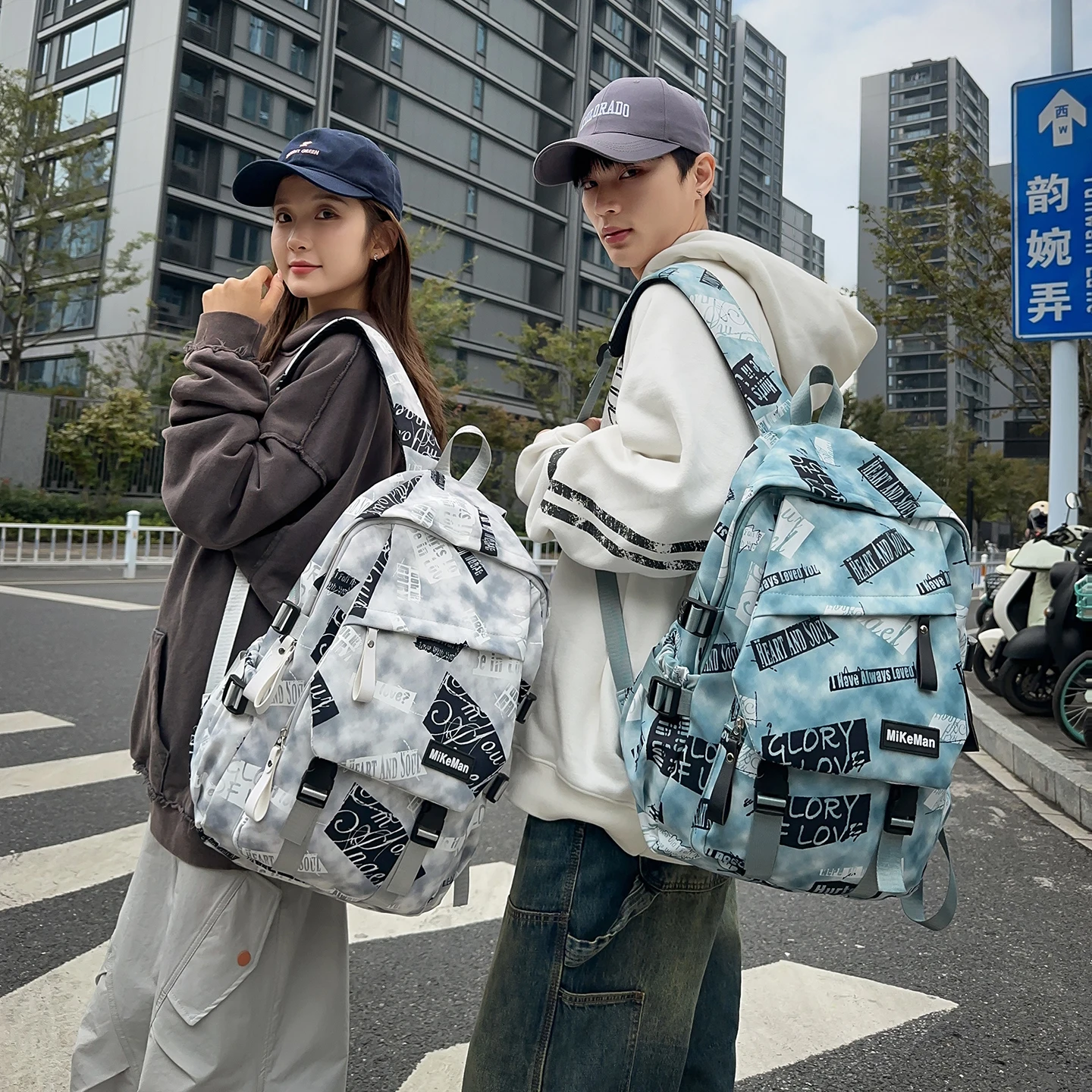 新款男女同款字母印花初高中学生书包大容量情侣双肩包