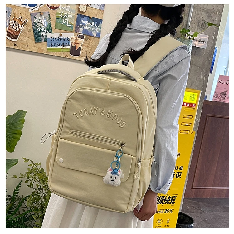 云雷9033女刺绣字母带挂件双肩包28元